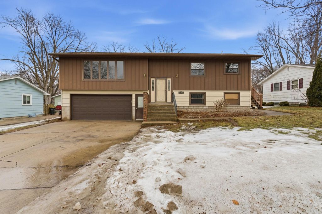 Photo of 1609 7 1/2 Street SW, Willmar, MN 56201 (MLS # 7032439)