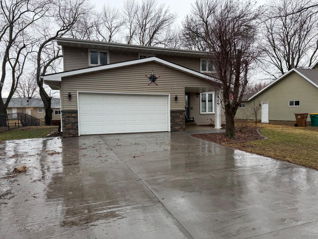 Photo of 1424 Penn Avenue, Albert Lea, MN 56007 (MLS # 7030223)