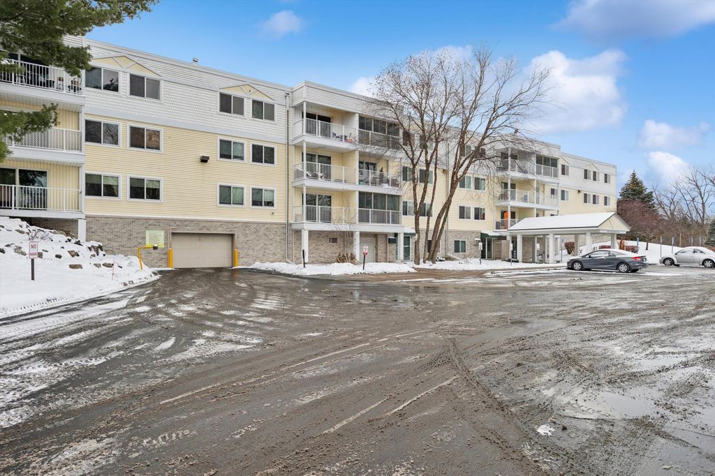 Photo of 130 Demont Avenue E #142, Little Canada, MN 55117 (MLS # 6826307)
