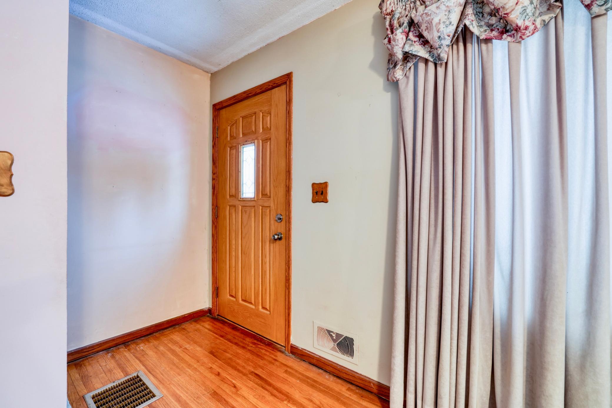 1442 Sandhurst Avenue E