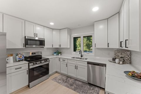 12754 Gordon Drive Eden Prairie MN 55346