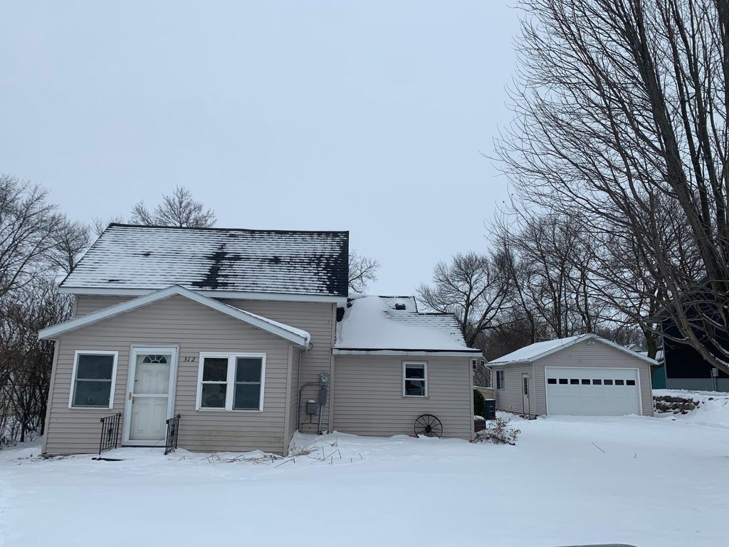 Photo of 312 W Watonwan Street, Lake Crystal, MN 56055 (MLS # 7002358)