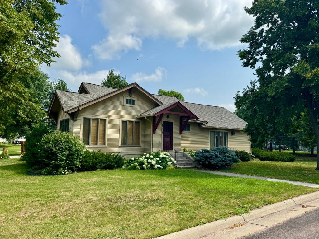 Photo of 1008 W Ash Avenue, Olivia, MN 56277 (MLS # 7113895)
