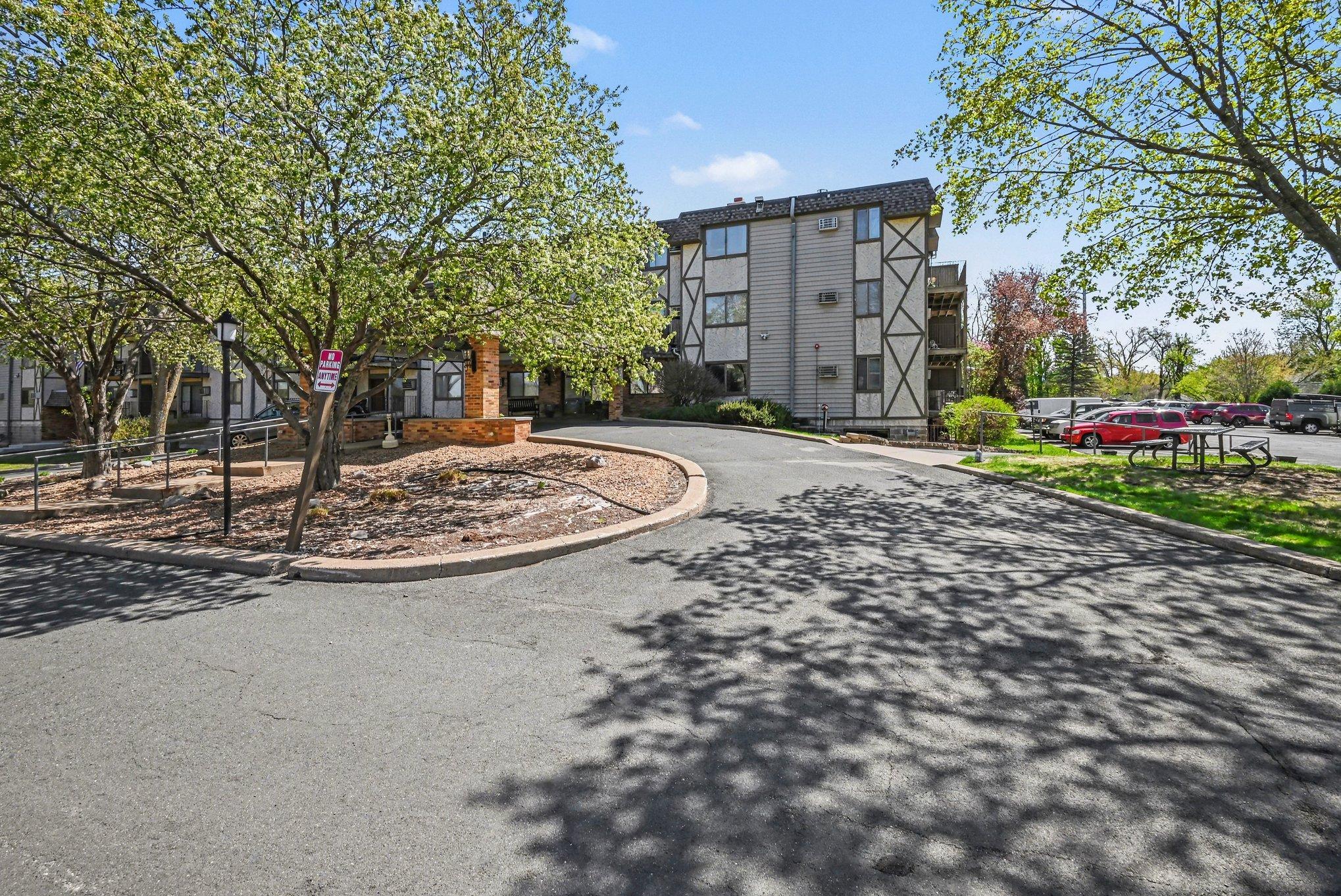 1304 W Medicine Lake Drive 221