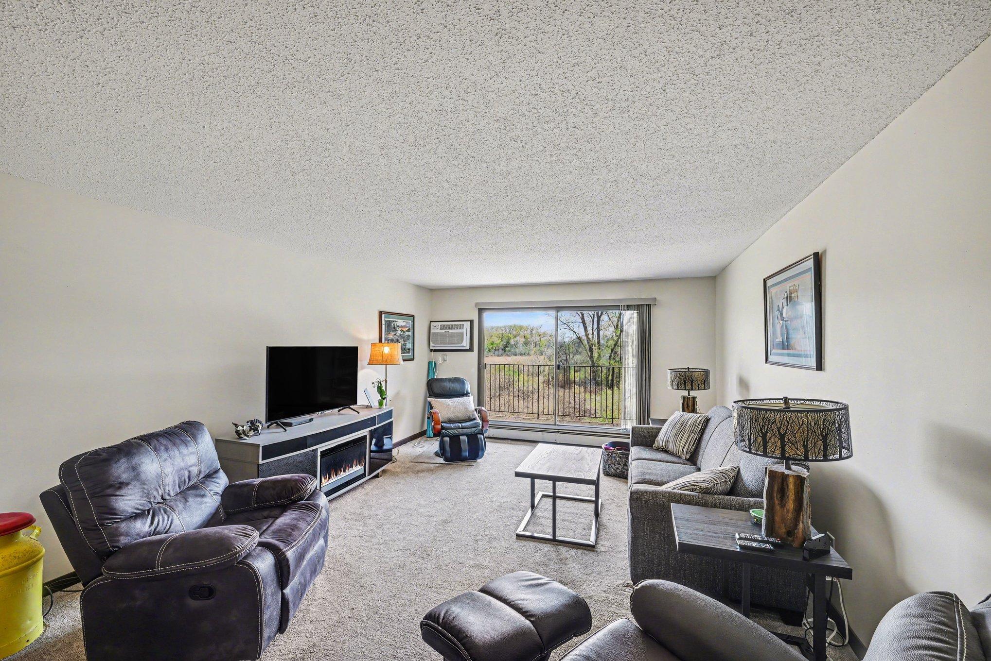 1304 W Medicine Lake Drive 221