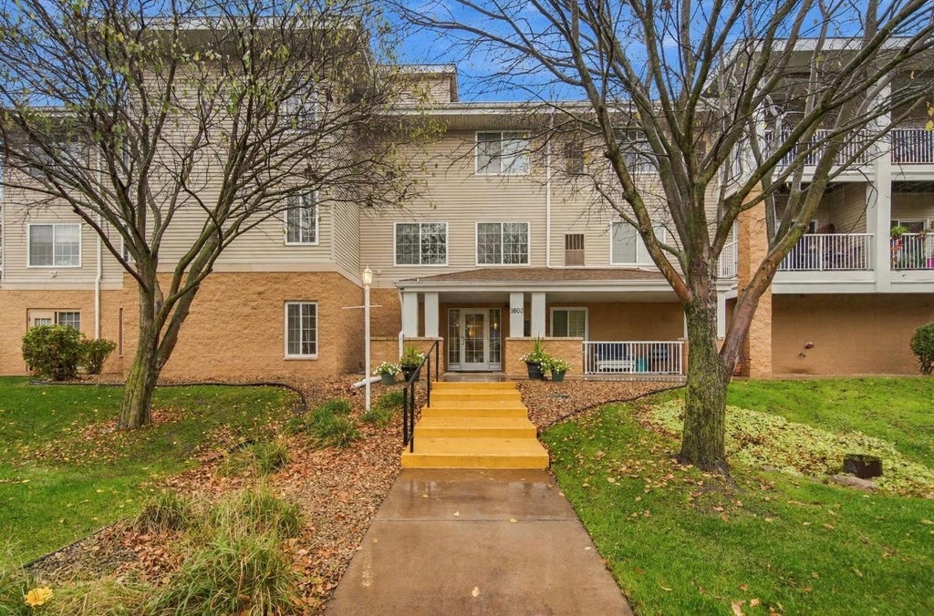 Photo of 1600 Arundel Street #300, Saint Paul, MN 55117 (MLS # 7157516)