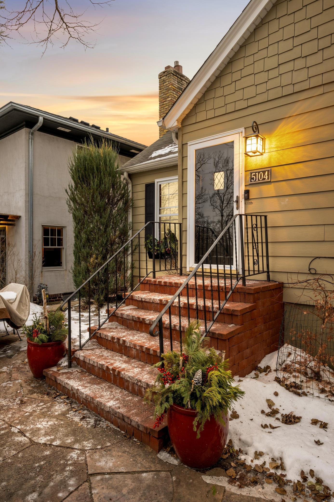 5104 Newton Avenue S