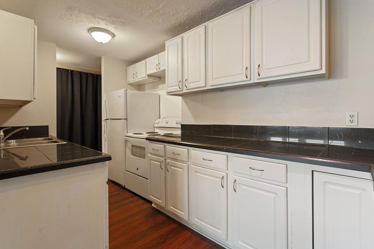 2616 Harriet Avenue 110