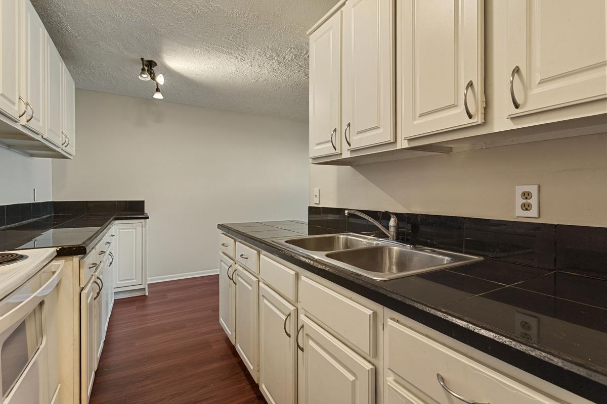 2616 Harriet Avenue 110