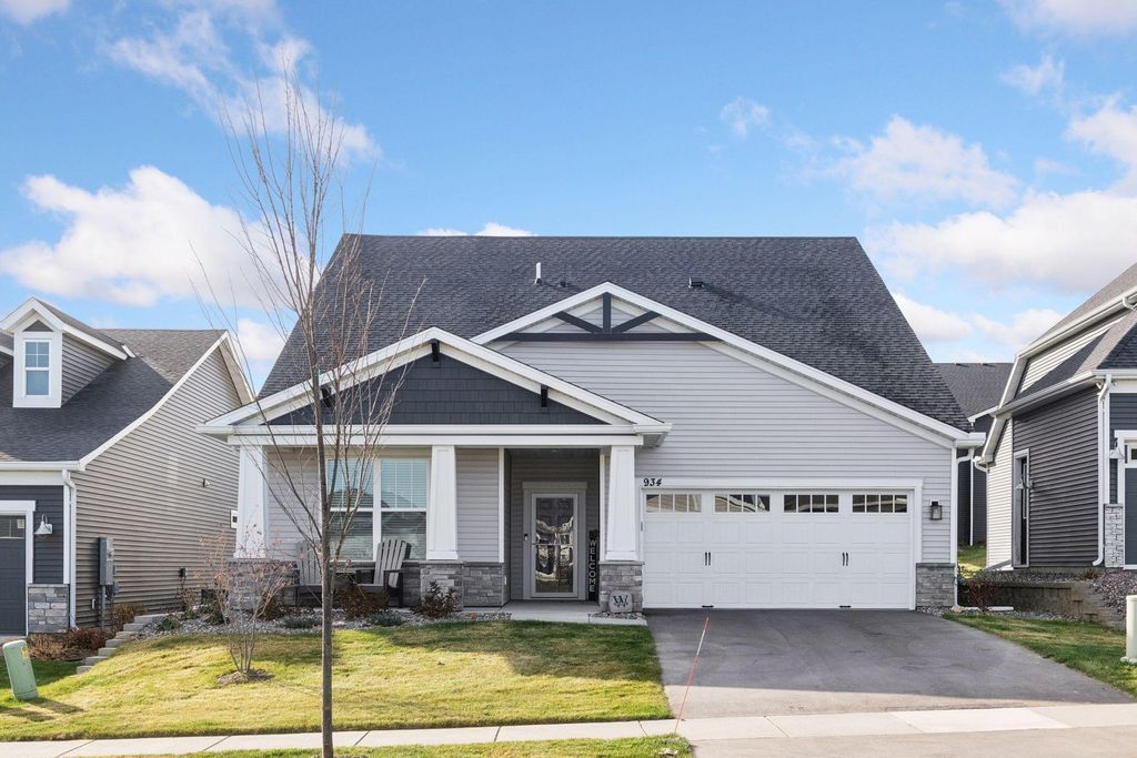 Photo of 934 Goldfinch Street, Chaska, MN 55318 (MLS # 6819034)