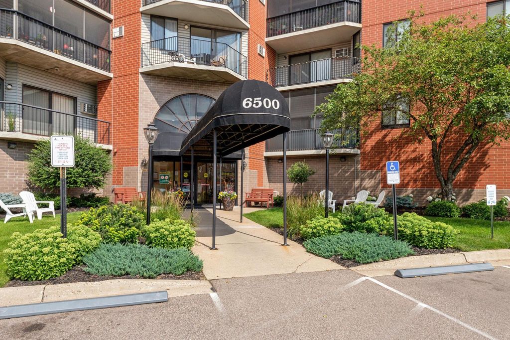 Photo of 6500 Woodlake Drive #910, Richfield, MN 55423 (MLS # 7065509)