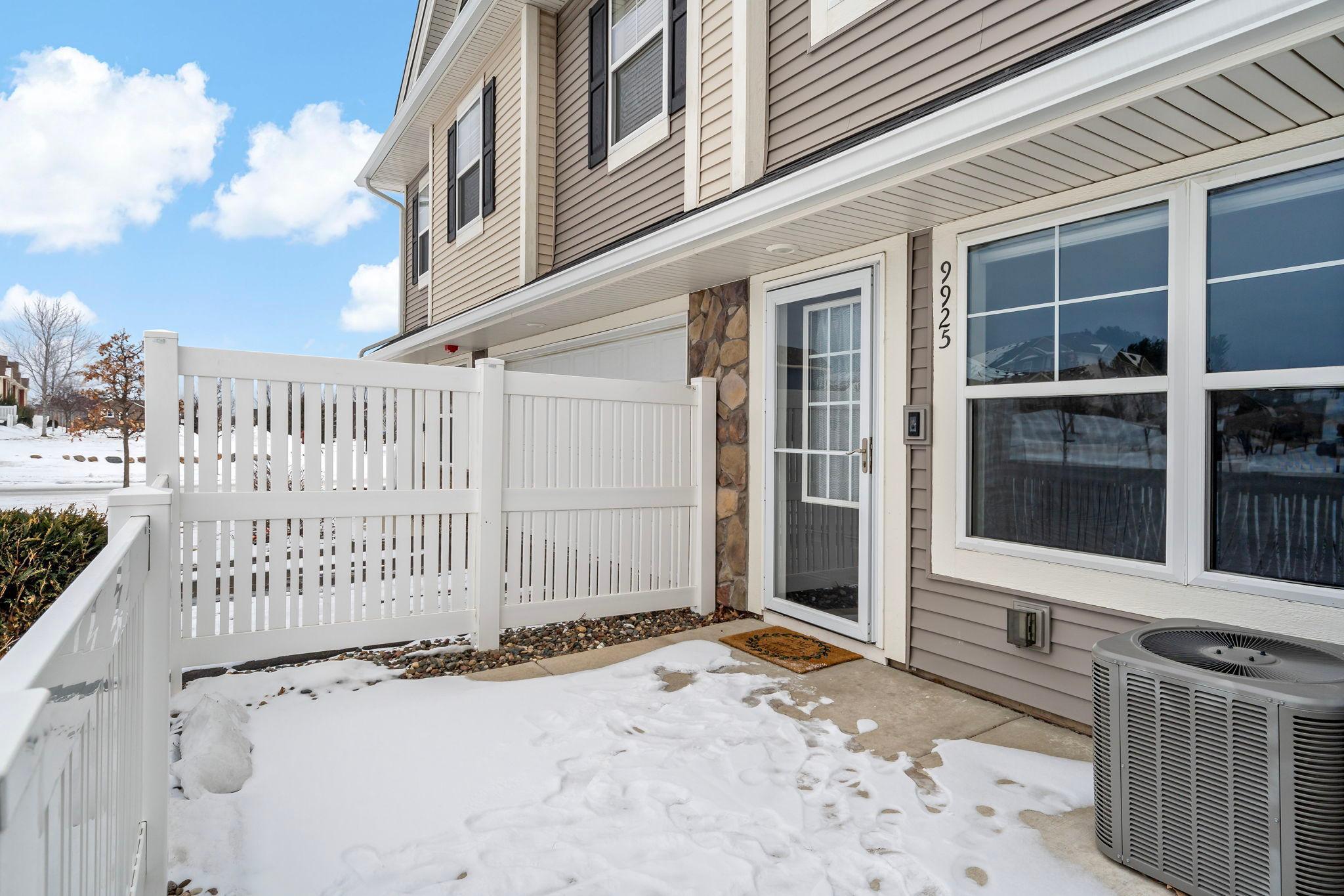 9925 5th Street Lane N