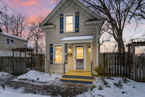 895 Clarence Street Saint Paul MN 55106