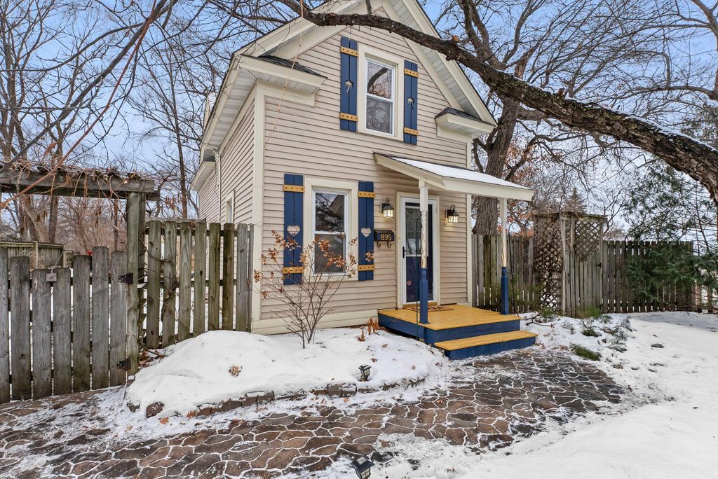 Photo of 895 Clarence Street, Saint Paul, MN 55106 (MLS # 7006525)