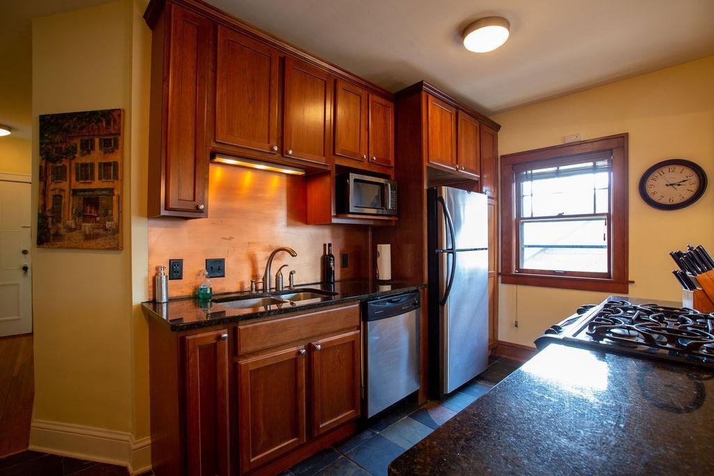 3229 Garfield Avenue 202