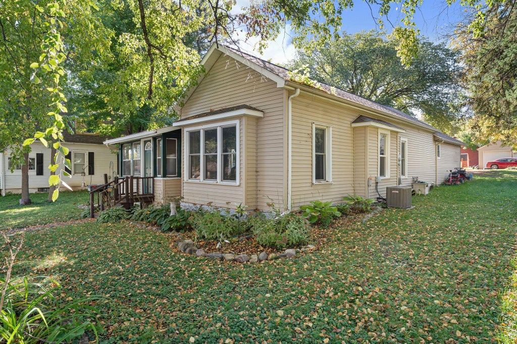 Photo of 606 4th Avenue NE, Waseca, MN 56093 (MLS # 7154393)