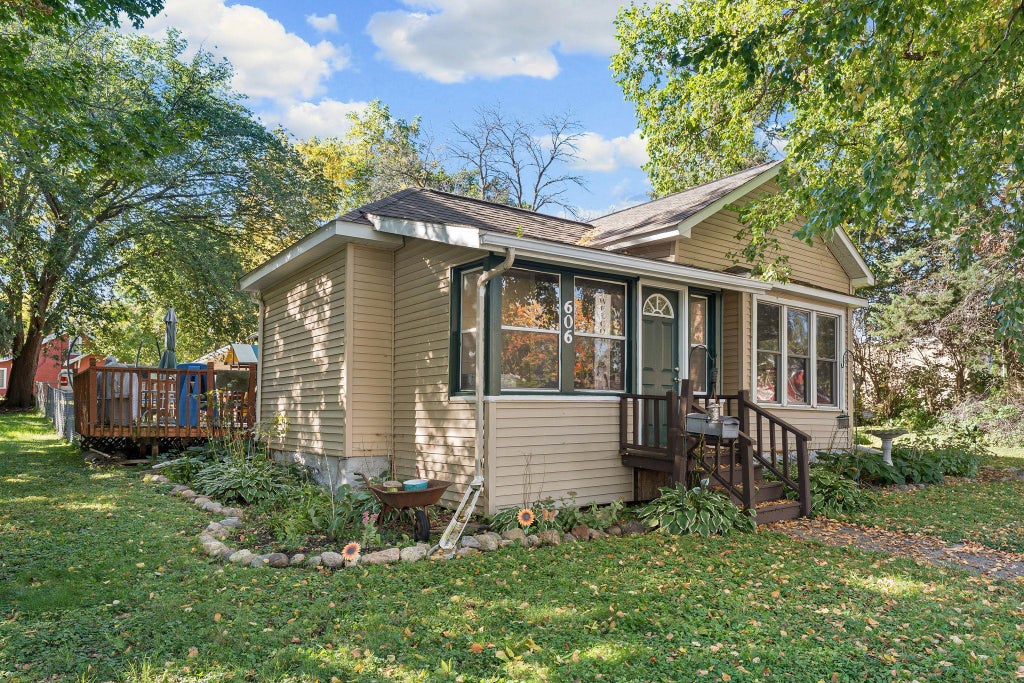 Photo of 606 4th Avenue NE, Waseca, MN 56093 (MLS # 7154393)