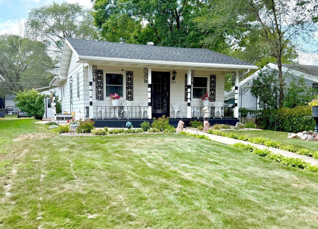 Photo of 1025 35th Avenue N, Saint Cloud, MN 56303 (MLS # 7132960)