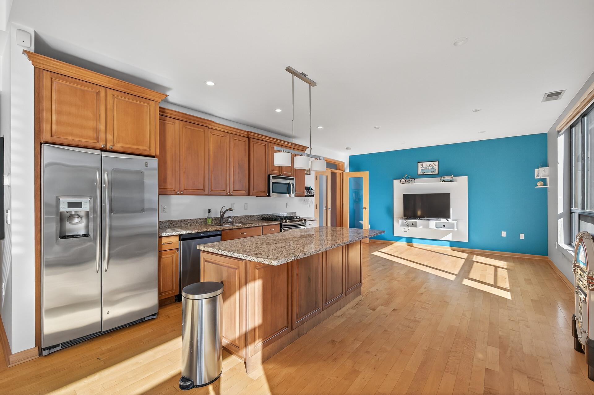 3104 W Lake Street 405