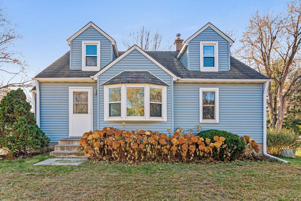 Photo of 2466 Clearview Avenue, Mounds View, MN 55112 (MLS # 6813987)