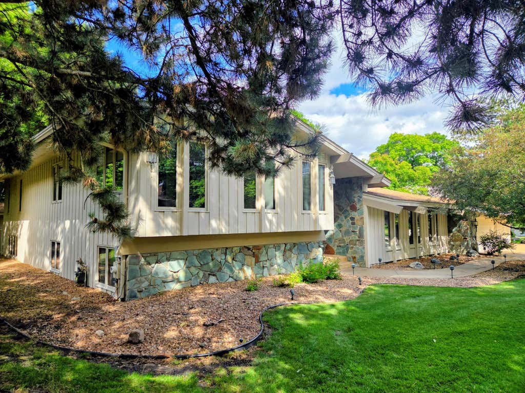 Photo of 7105 Gleason Road, Edina, MN 55439 (MLS # 7095575)