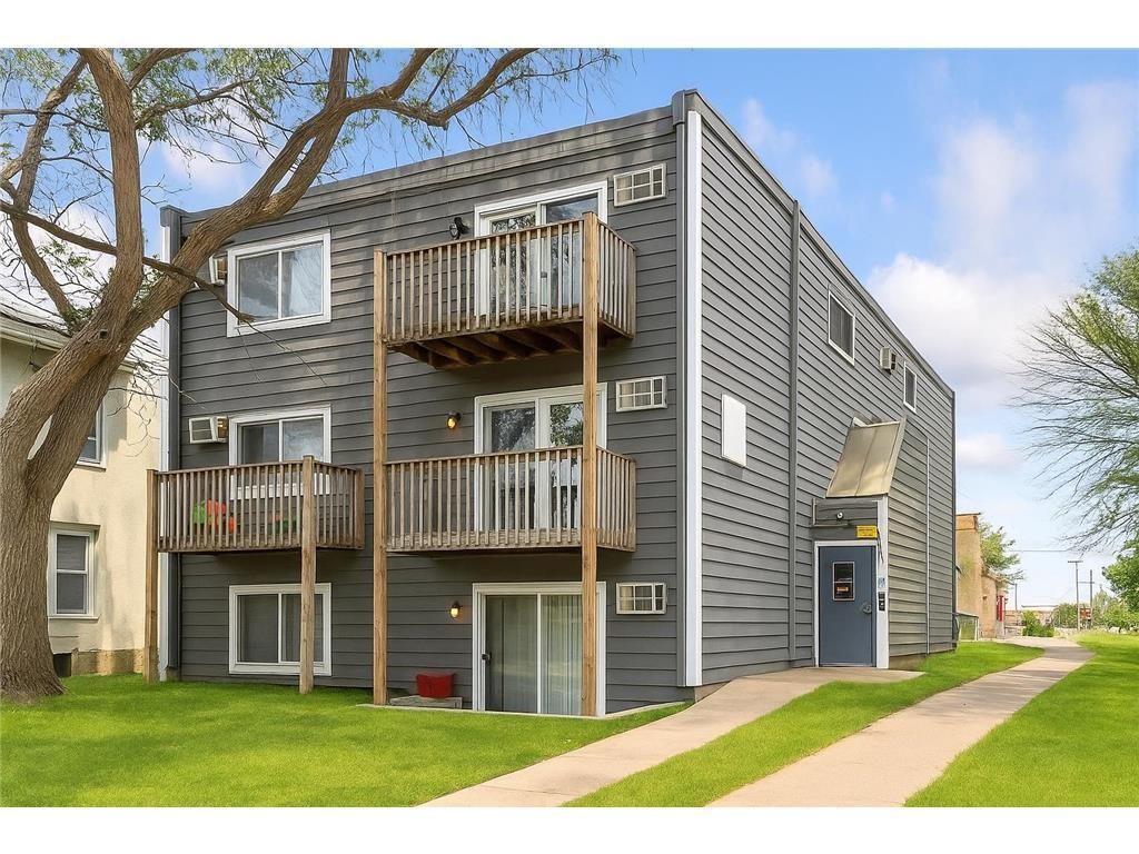 Photo of 924 21st Avenue S, Minneapolis, MN 55404 (MLS # 7030936)