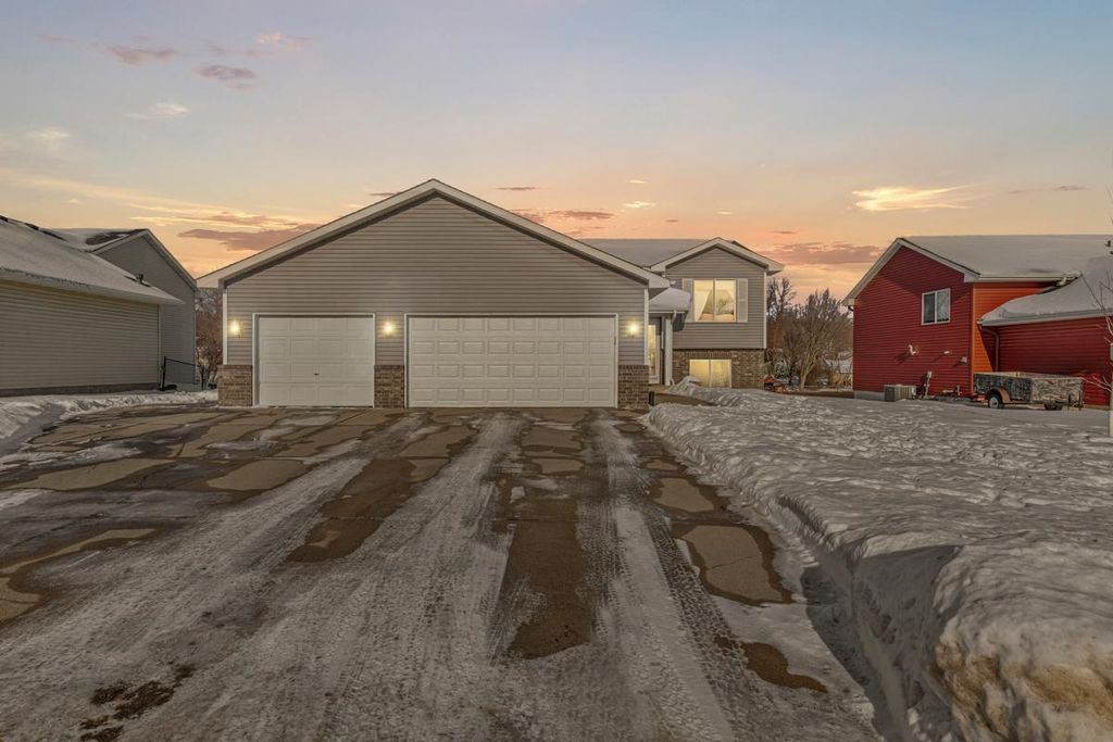 Photo of 822 Heritage Drive SW, Lonsdale, MN 55046 (MLS # 7001025)