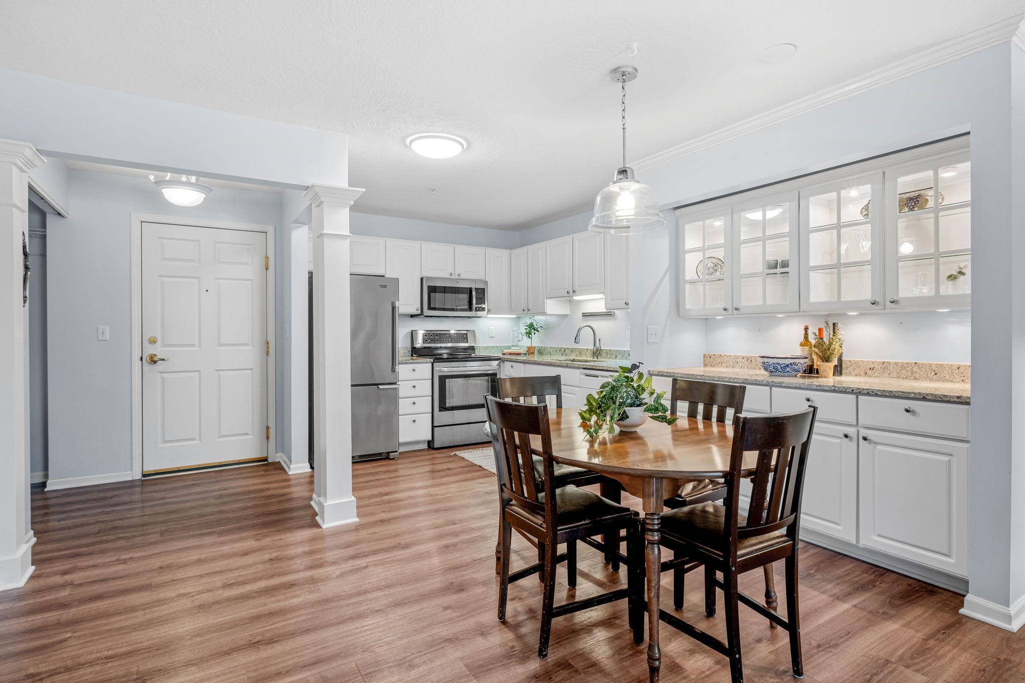 1350 Douglas Drive N 105
