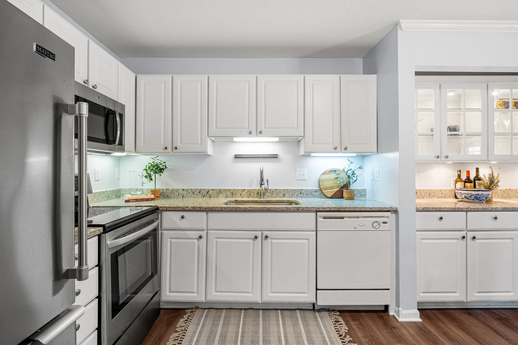 1350 Douglas Drive N 105