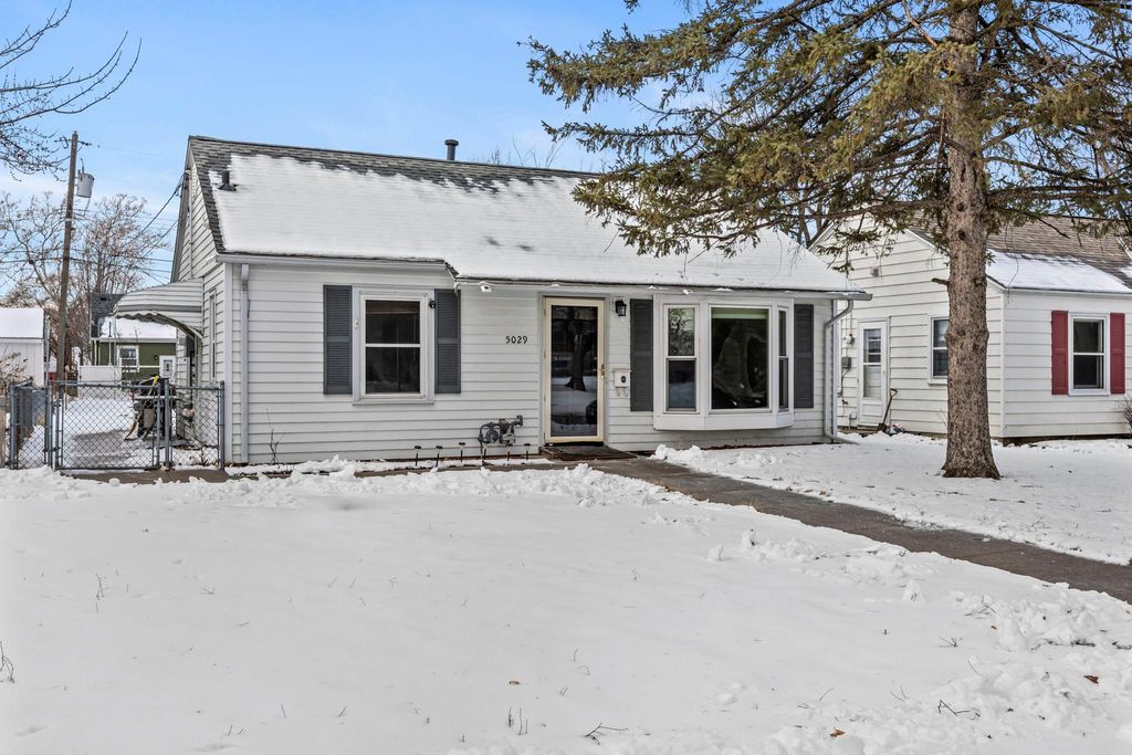 Photo of 5029 Dupont Avenue N, Minneapolis, MN 55430 (MLS # 7006385)