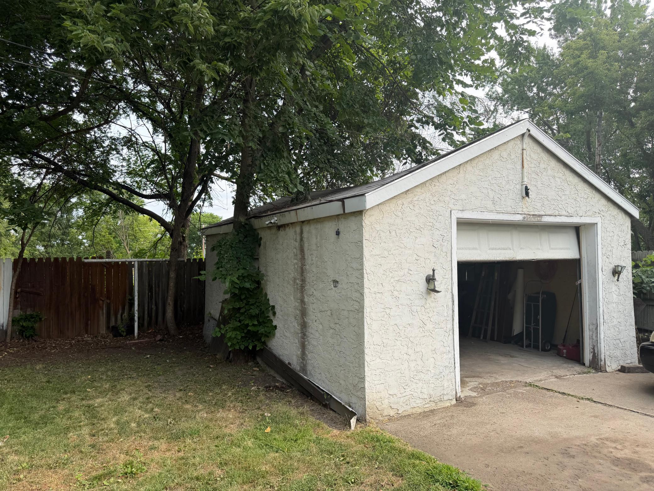 115 E Geranium