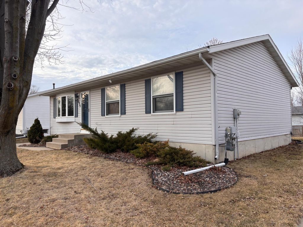 Photo of 2039 49 1/2 Street NW, Rochester, MN 55901 (MLS # 7035413)