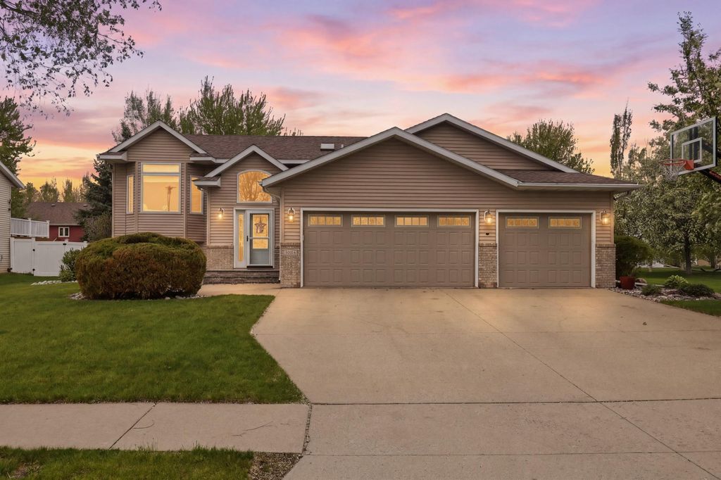 Photo of 3327 46 Avenue S, Fargo, ND 58104 (MLS # 7075975)