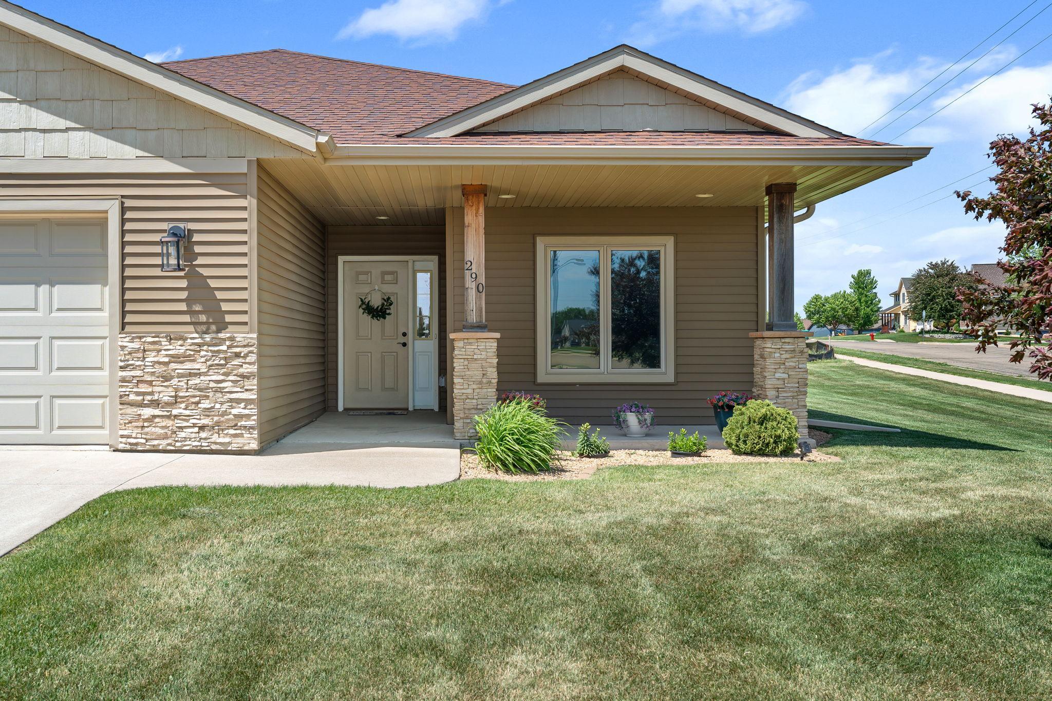 290 Acorn Place NE