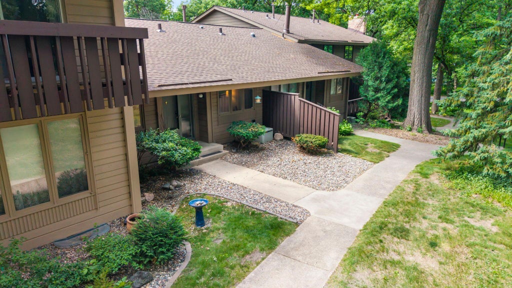 Photo of 91 Birnamwood Drive, Burnsville, MN 55337 (MLS # 7089643)