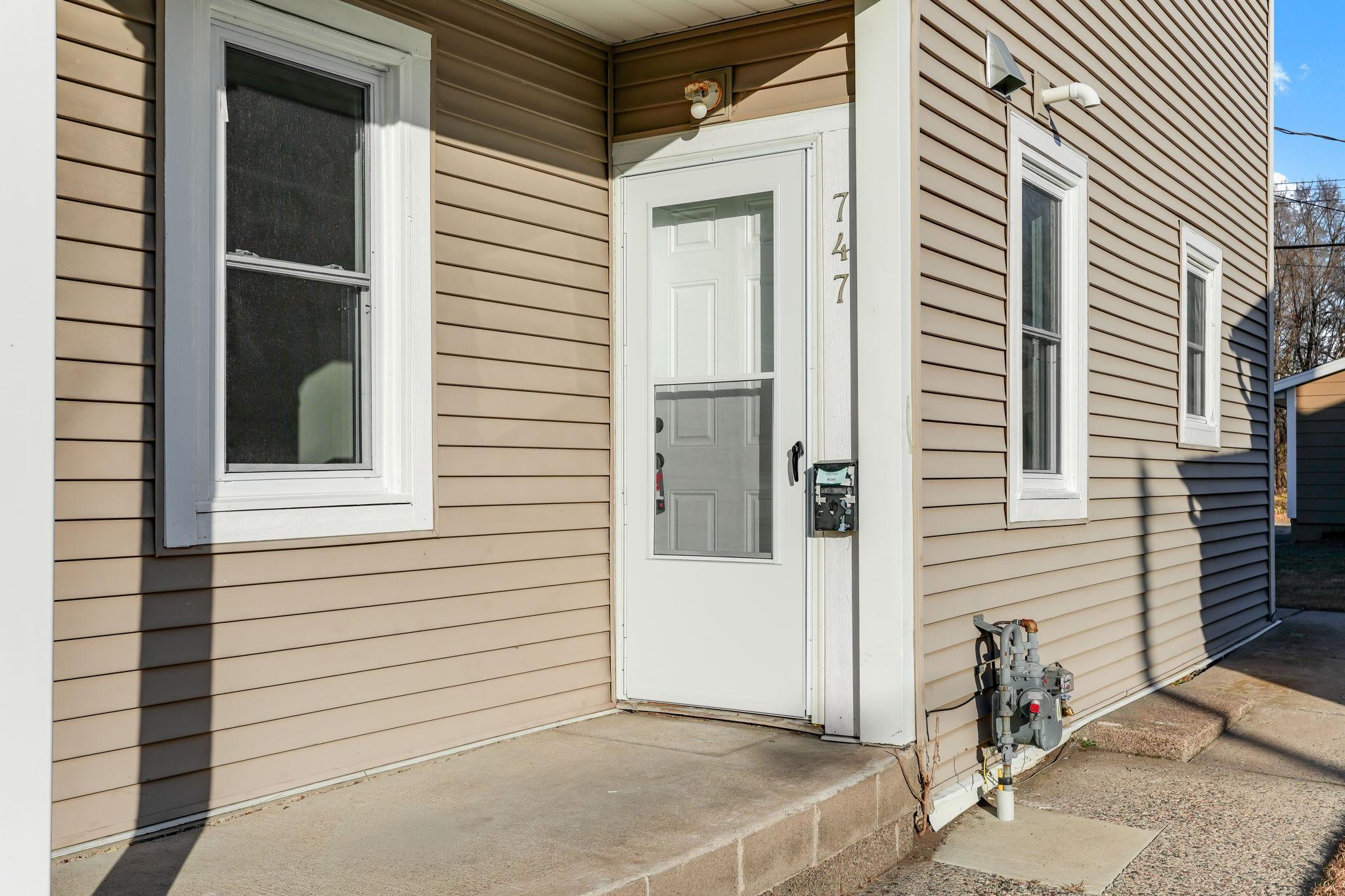 747 Buchanan Street NE