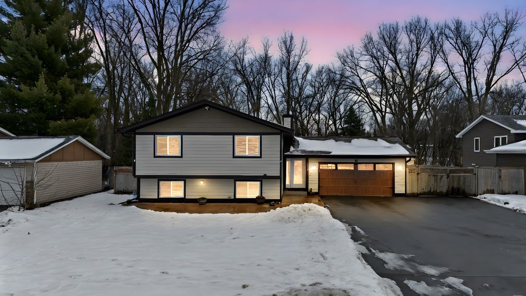 Photo of 3433 77th Avenue N, Brooklyn Park, MN 55443 (MLS # 7002433)