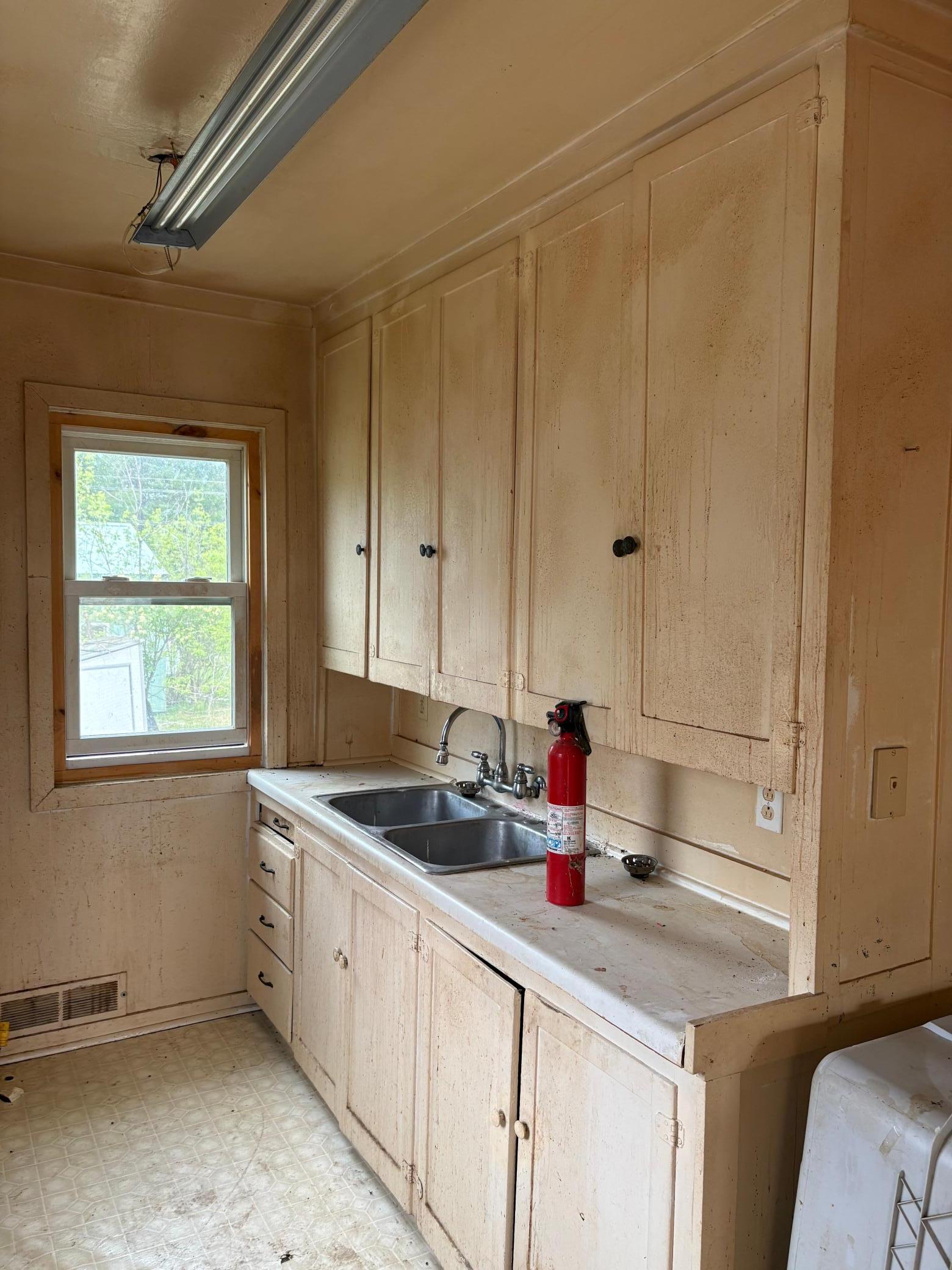 10 Hillside Avenue NW