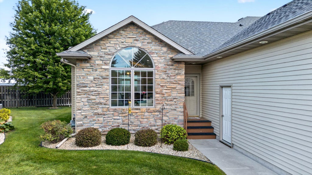 Photo of 1328 10th Street N, Lake City, MN 55041 (MLS # 7141764)