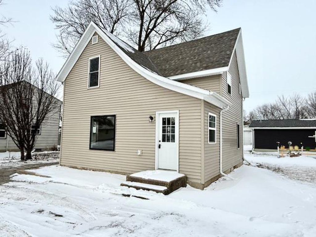 Photo of 515 E Spring Street, Redwood Falls, MN 56283 (MLS # 7009749)
