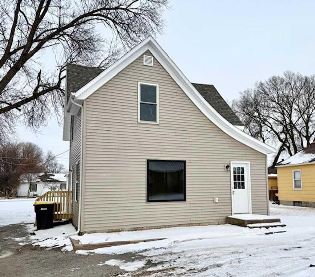 Photo of 515 E Spring Street, Redwood Falls, MN 56283 (MLS # 7009749)