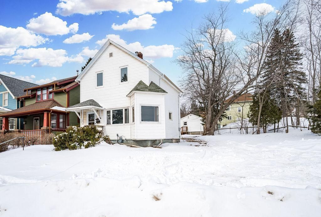 Photo of 1027 E 9th Street, Duluth, MN 55805 (MLS # 7041886)