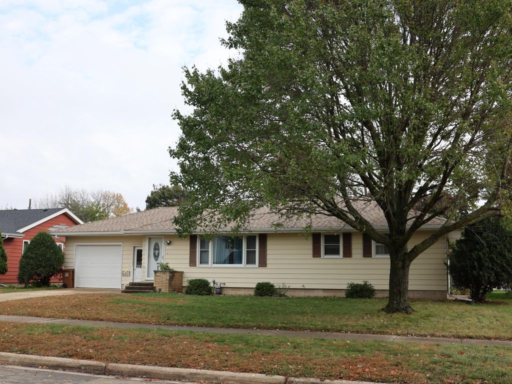 Photo of 905 16th Street SW, Austin, MN 55912 (MLS # 6825874)