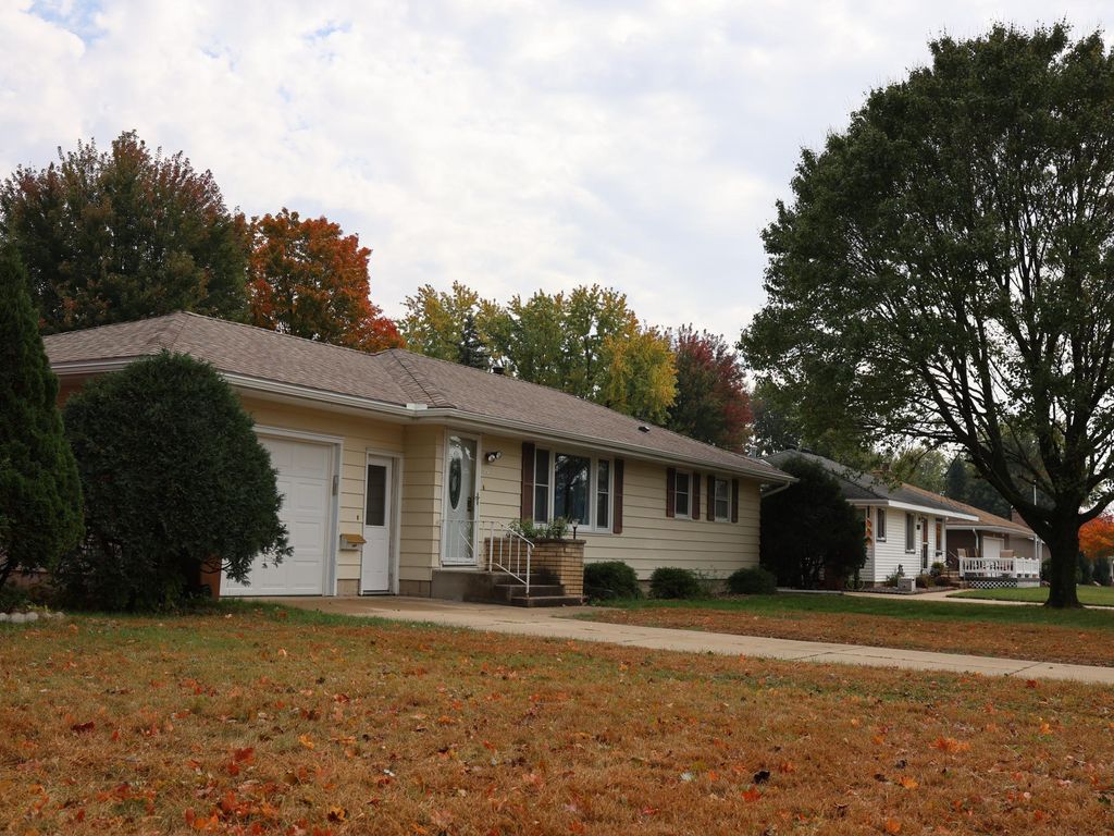 Photo of 905 16th Street SW, Austin, MN 55912 (MLS # 6825874)