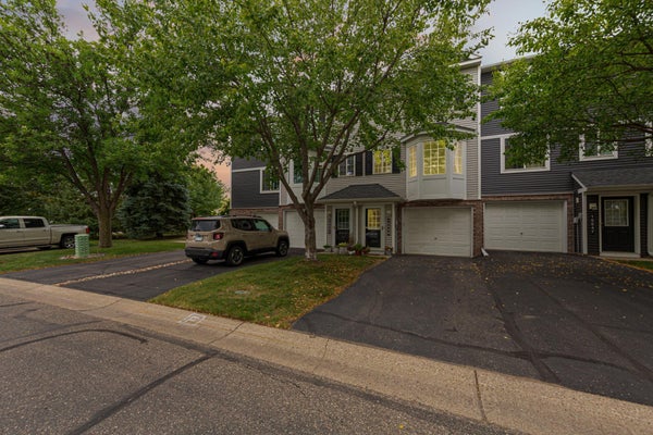 15549 FLYBOAT LN APT 63, SAINT PAUL, MN 55124 - Image d7b42c5c8e21b2c93ede83f30c325521/643348392