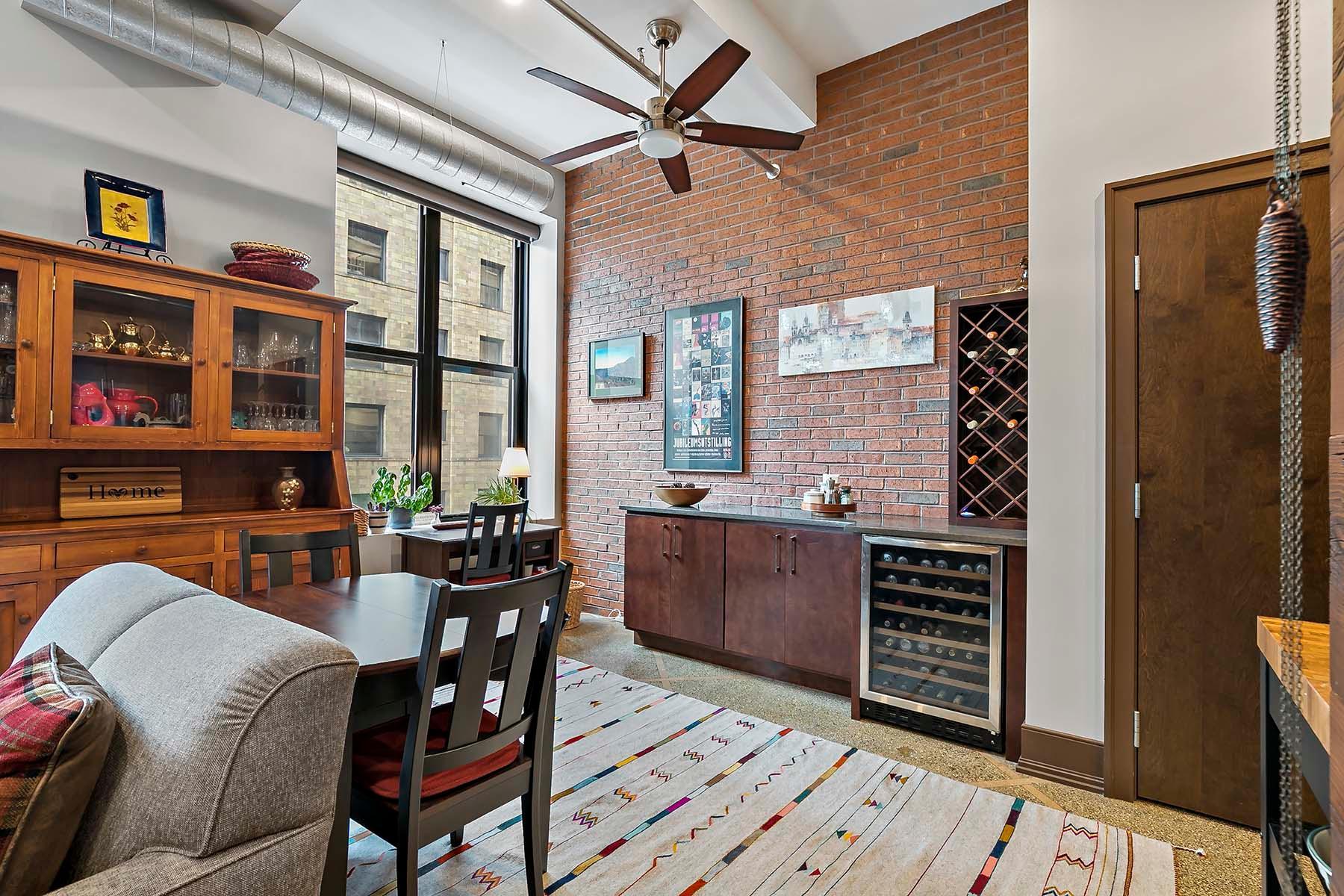 350 Saint Peter Street 606