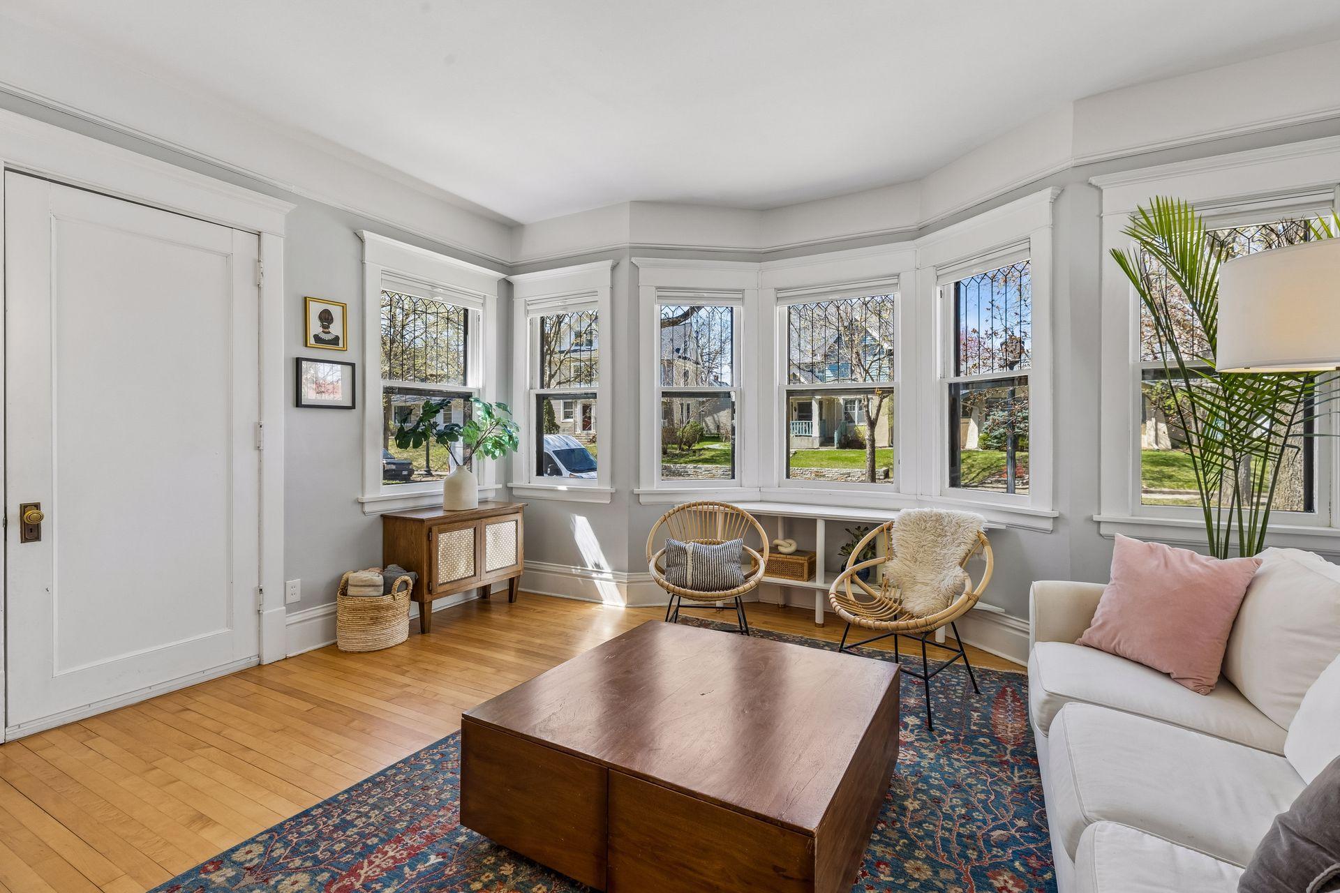 2829 Irving Avenue S