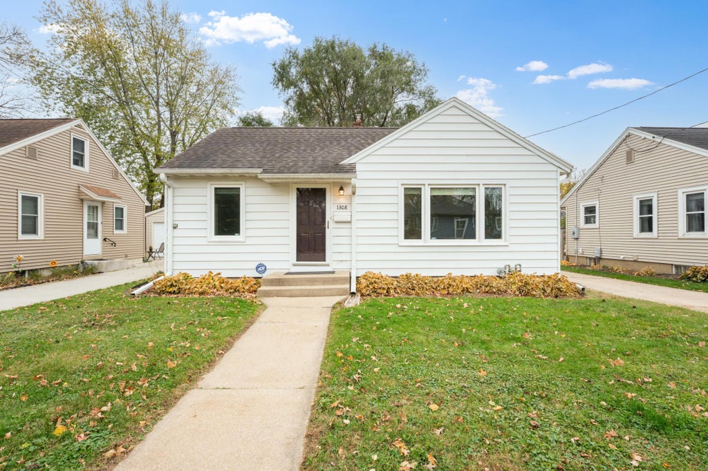 Photo of 1308 3 1/2 Street SE, Rochester, MN 55904 (MLS # 7154104)