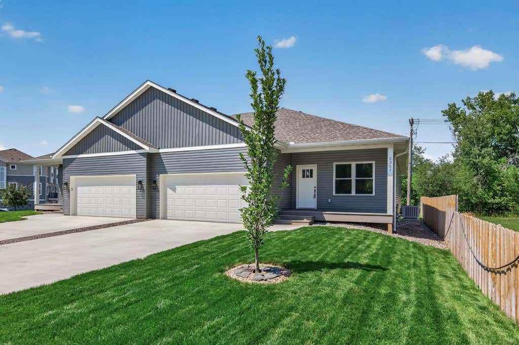 Photo of 2357 7th Ave AVE E, North Saint Paul, MN 55109 (MLS # 7129779)