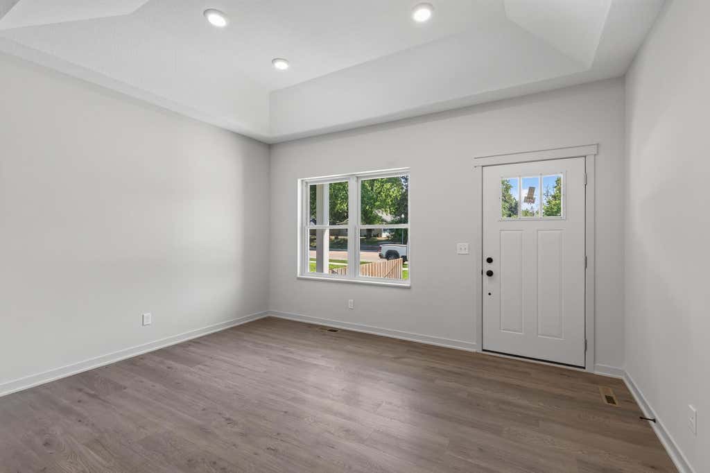 Photo of 2357 7th Ave AVE E, North Saint Paul, MN 55109 (MLS # 7129779)